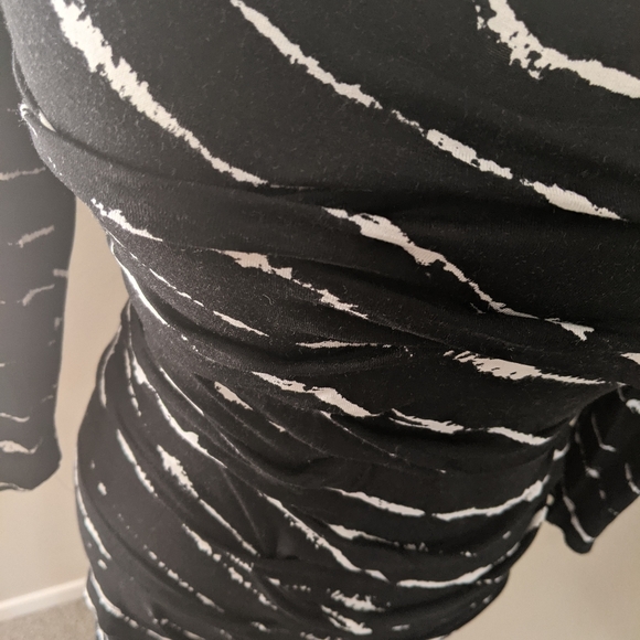 Nicole Miller Small Black w/ White details bodycon - Picture 9 of 10